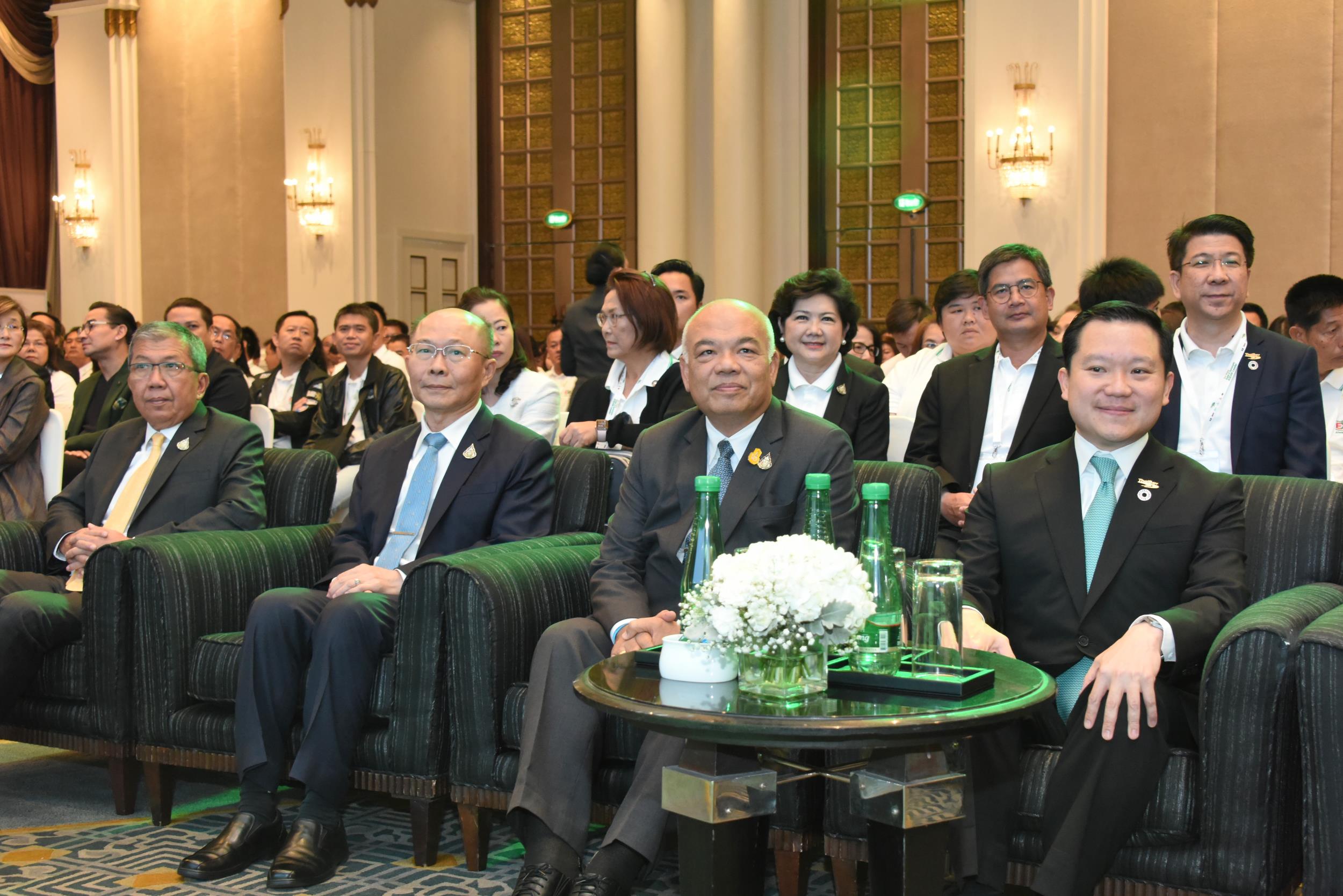 4 ต.ค. 62 มท.1 รับมอบผ้าห่ม ไทยเบฟ..รวมใจ ต้านภัยหนาว