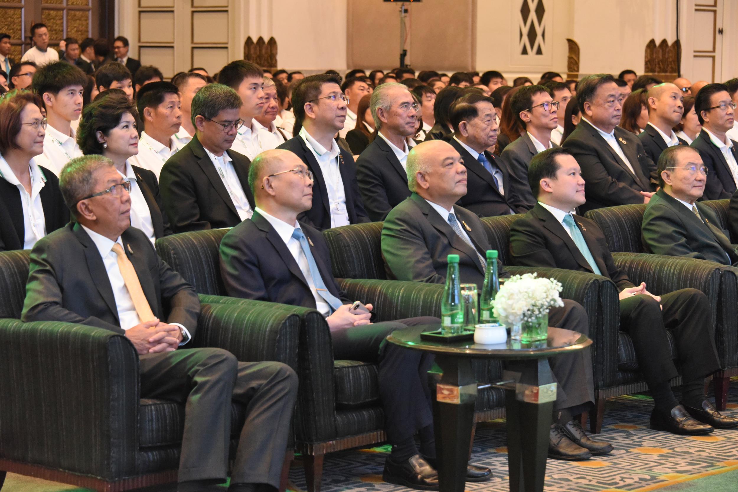 4 ต.ค. 62 มท.1 รับมอบผ้าห่ม ไทยเบฟ..รวมใจ ต้านภัยหนาว